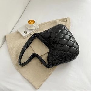 NWOT No Label Puffer Quilted Bag in Black